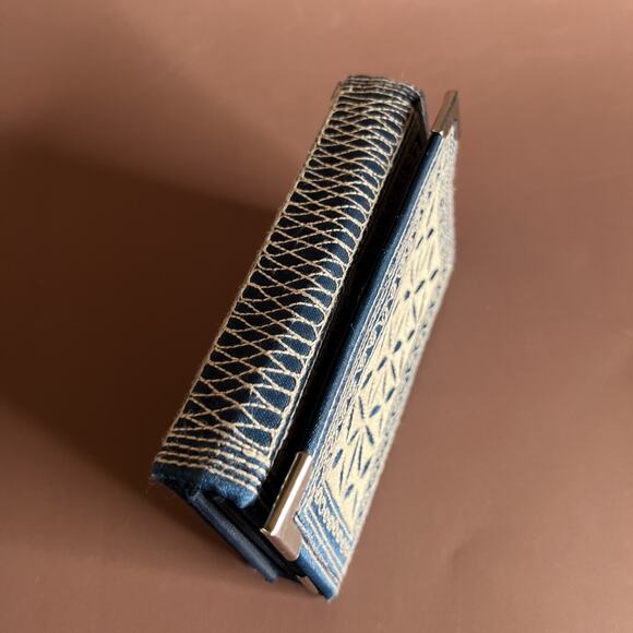Laga Wallet-Small Fold-Blue White Embroidery – Vegan Handmade – 5.5×3 – Preowned - Picture 7 of 10
